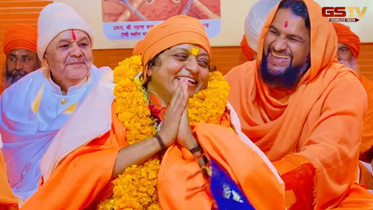 VIDEO: મહાકુંભમાં ગુજરાતના સાધ્વી બન્યા પ્રથમ મહિલા મહામંડલેશ્વર, પંચાયત નિર્મલ અખાડા દ્વારા અપાઈ પદવી
