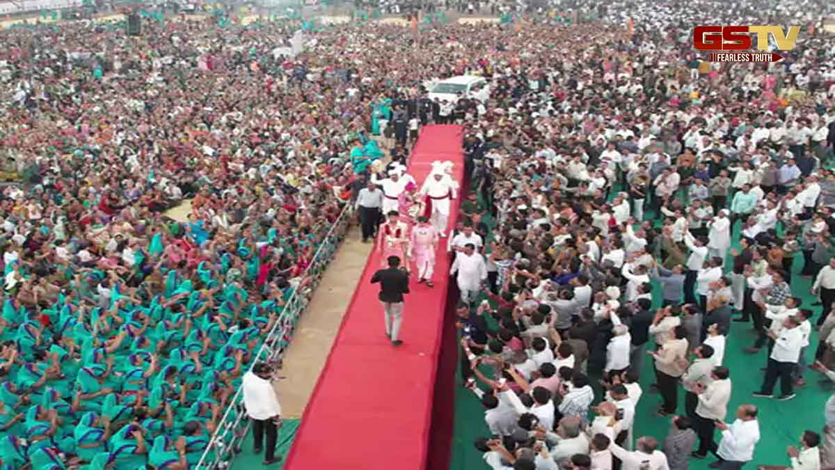20 હજાર કિલો રીંગણ અને 1 લાખ રોટલા સાથે યોજાયો શાકોત્સવ, સુરતમાં સ્વામિનારાયણ સંપ્રદાયના સવા લાખ હરિભક્તોએ લીધો પ્રસાદ