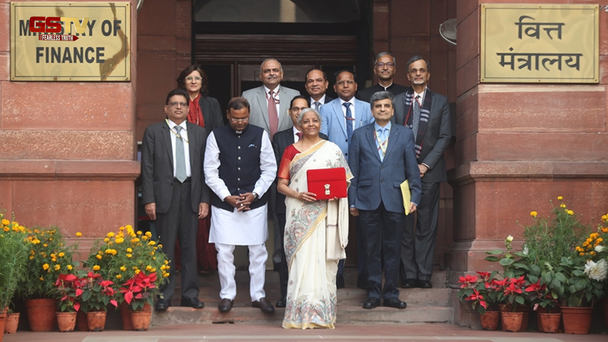 Budget 2025: 8 બજેટ, 8 સાડીઓની ખાસ વાર્તા! નિર્મલા સીતારમણના દરેક લુક સાથે એક ખાસ સંદેશ