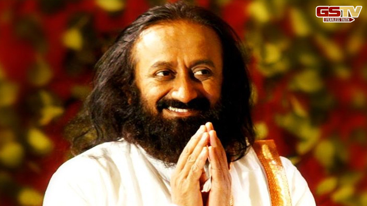'ગંગામાં માત્ર ડૂબકી લગાવવાથી મોક્ષ ના મળે', જાણો શ્રી શ્રી રવિશંકરે મહાકુંભ વિશે શું કહ્યું 