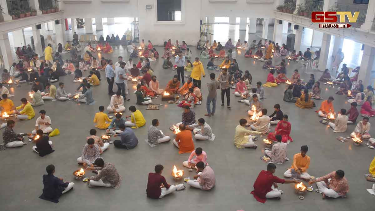 બોર્ડની પરિક્ષા અગાઉ શાળામાં યોજાયો યજ્ઞ, વિદ્યાર્થીઓએ વસિષ્ઠ જ્ઞાન યજ્ઞમાં આપી આહુતિ