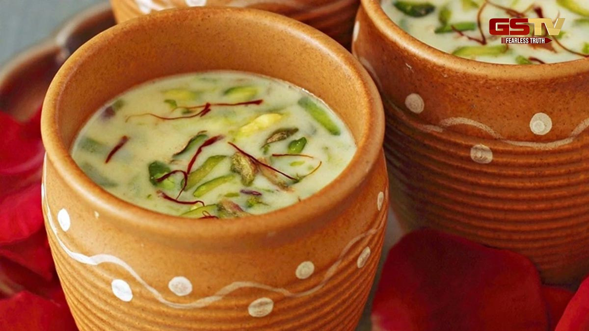 Recipe / મહાશિવરાત્રીના દિવસે ભગવાન શિવને અર્પણ કરો ઠંડાઈ, આ રીતે ઘરે જ બનાવો