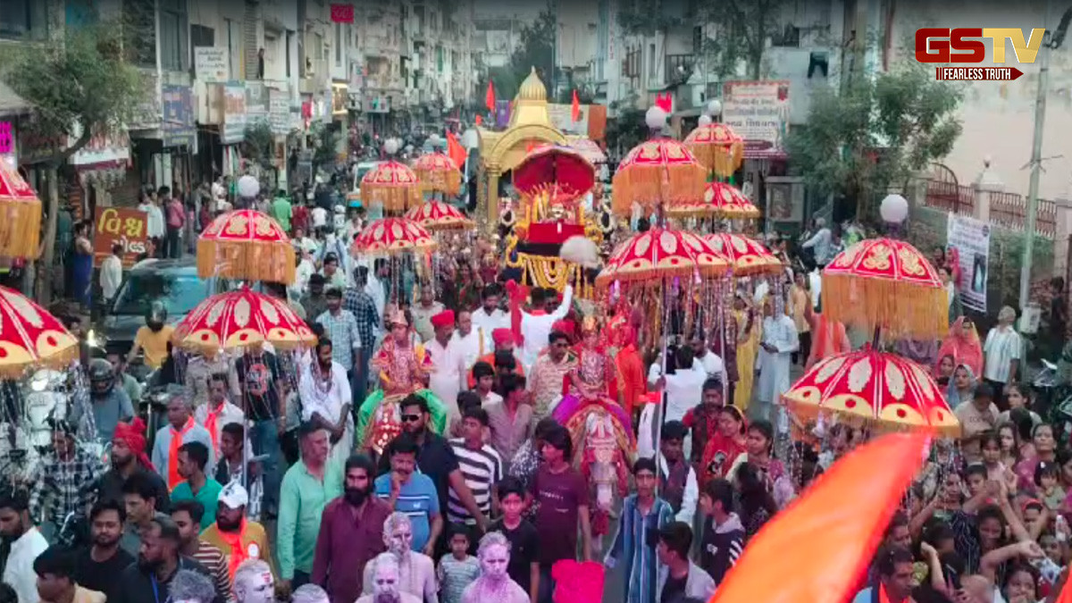 અમદાવાદ પૂર્વના હીરાવાડી ખાતે યોજાઈ શિવયાત્રા, 101 કળશ સાથે ભક્તો મોટી સંખ્યામાં જોડાયા