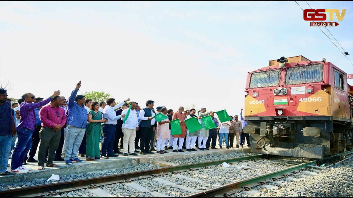 અદાણી લોજિસ્ટિક્સ અને રેલવેએ ઊંઝામાં ભારતનું પ્રથમ E-CRT લોન્ચ કર્યું