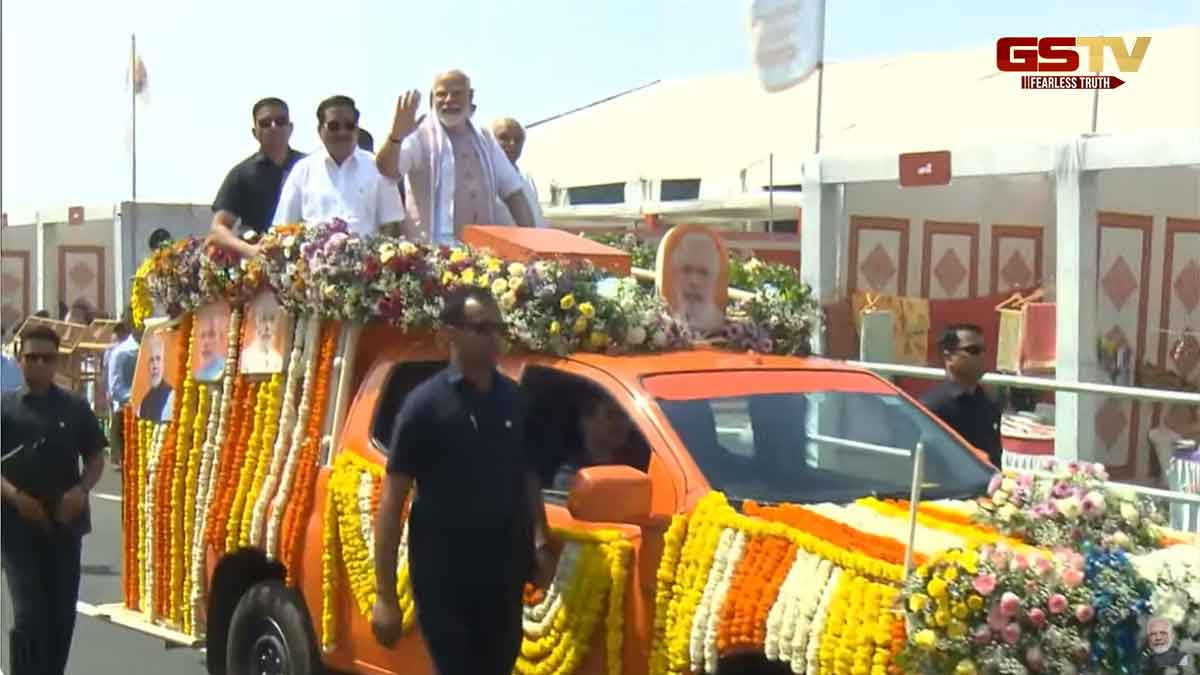 વતનમાં વડાપ્રધાન, મહિલા દિવસે નવસારીમાં વડાપ્રધાન નરેન્દ્ર મોદીએ યોજ્યો રોડ શો