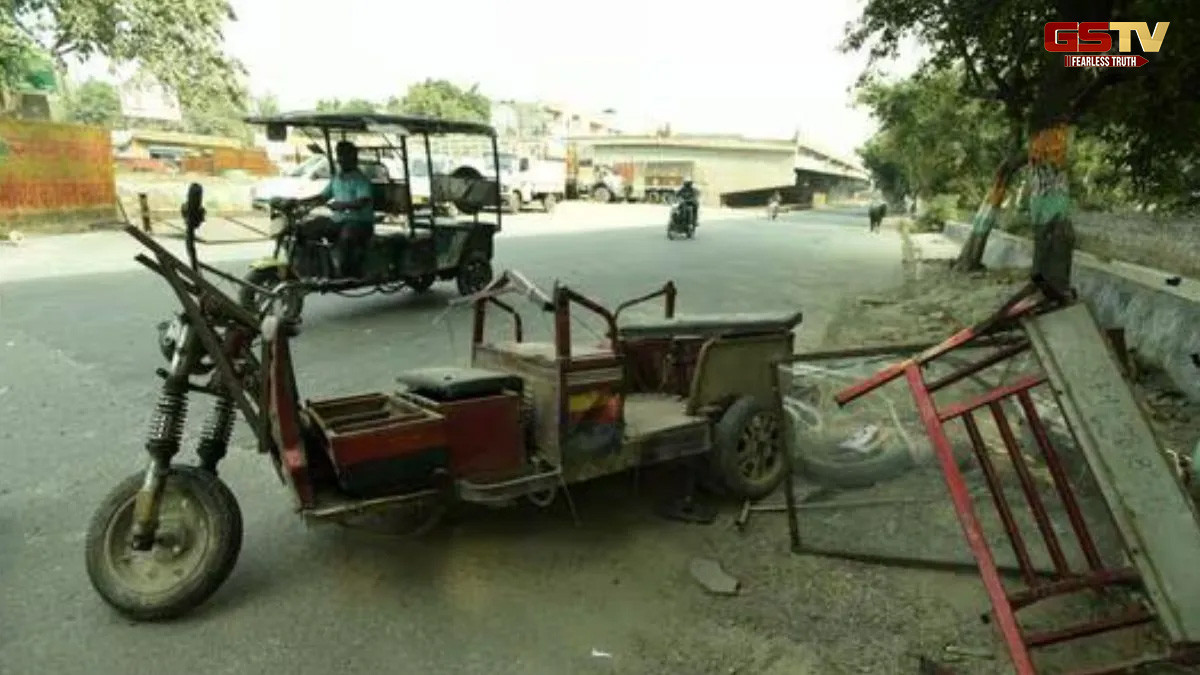 Accident/ પૂરપાટ દોડતી  એસયુવી કારે 3 ઈ-રીક્ષાને લીધી અડફેટે, 7ના ઘટનાસ્થળે જ મોત 