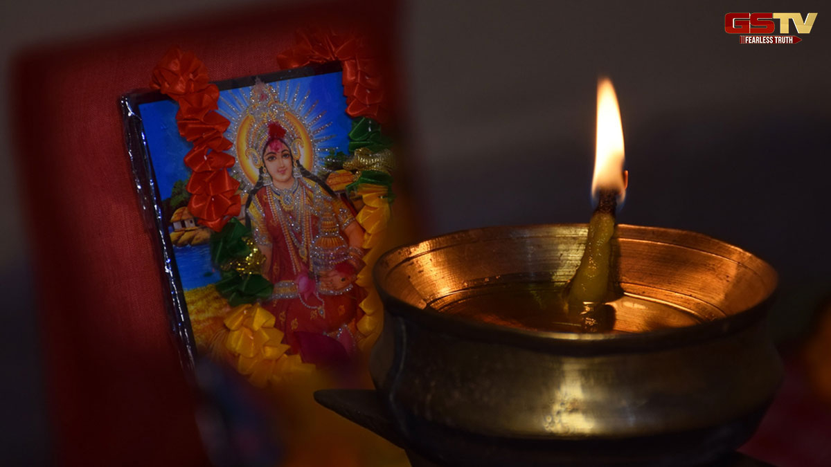 આ દેવતાઓની સામે કલાવા વાટથી દીવો પ્રગટાવો, તમારા ઘરમાં સમૃદ્ધિ આવશે