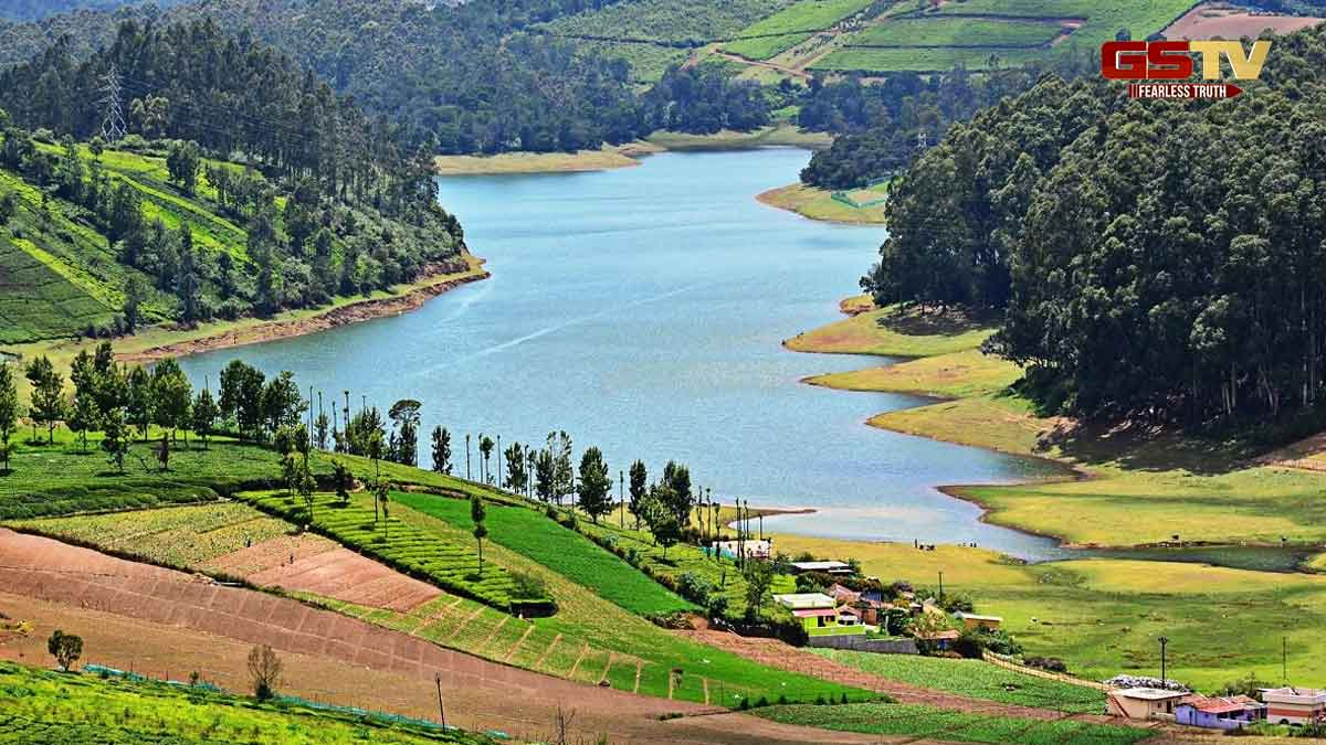 Travel Tips / ઊટી-મુન્નાર જ નહીં, દક્ષિણના આ હિલ સ્ટેશનો પણ છે ખૂબ જ સુંદર, એપ્રિલમાં બનાવો ફરવાનો પ્લાન