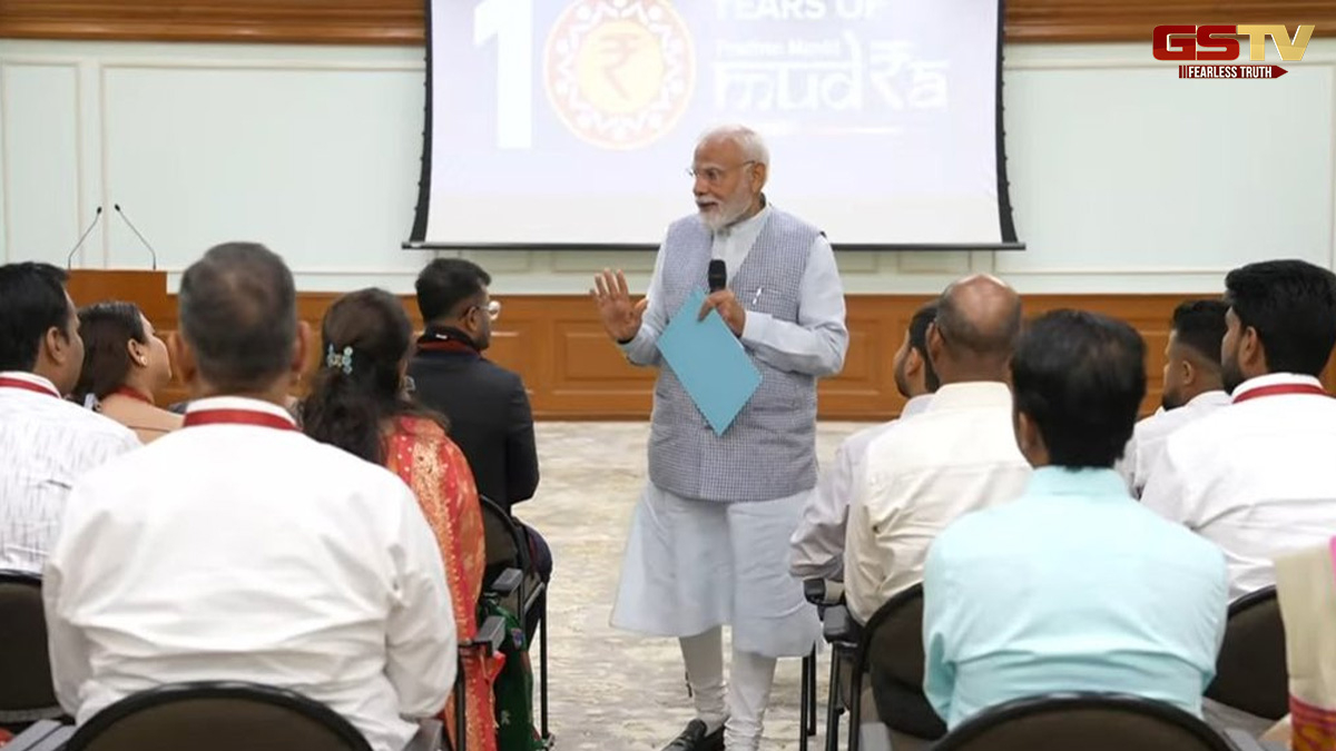 'હું ઈન્કમટેક્સના અધિકારીઓને કહી દઈશ, તમારા ઘરે નહીં આવે'; PM મોદીએ કેમ આવું કહ્યું