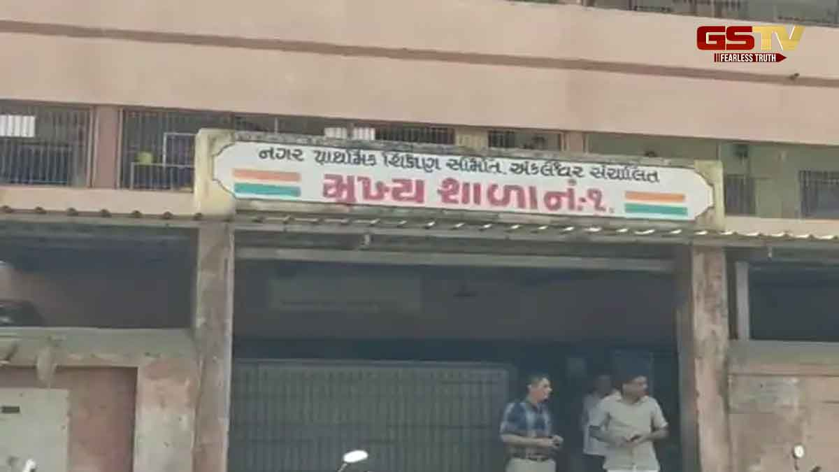 Bharuch News: અંકલેશ્વરની સરકારી શાળામાં ગેસ સિલિન્ડર લીકથી આગ, વિદ્યાર્થીઓના જીવ ચોંટ્યા તાળવે