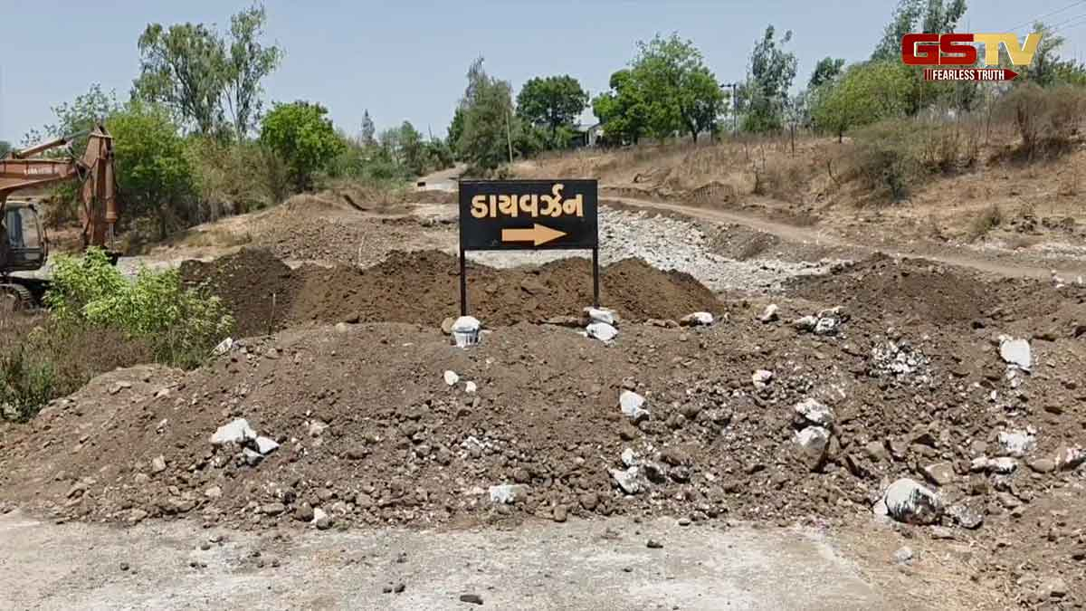 Chhotaudepur News: નસવાડીના મોધલા ગામે સાંકડું ડાયવર્ઝન, એક સાથે પસાર થઈ શકતા નથી બે વાહન