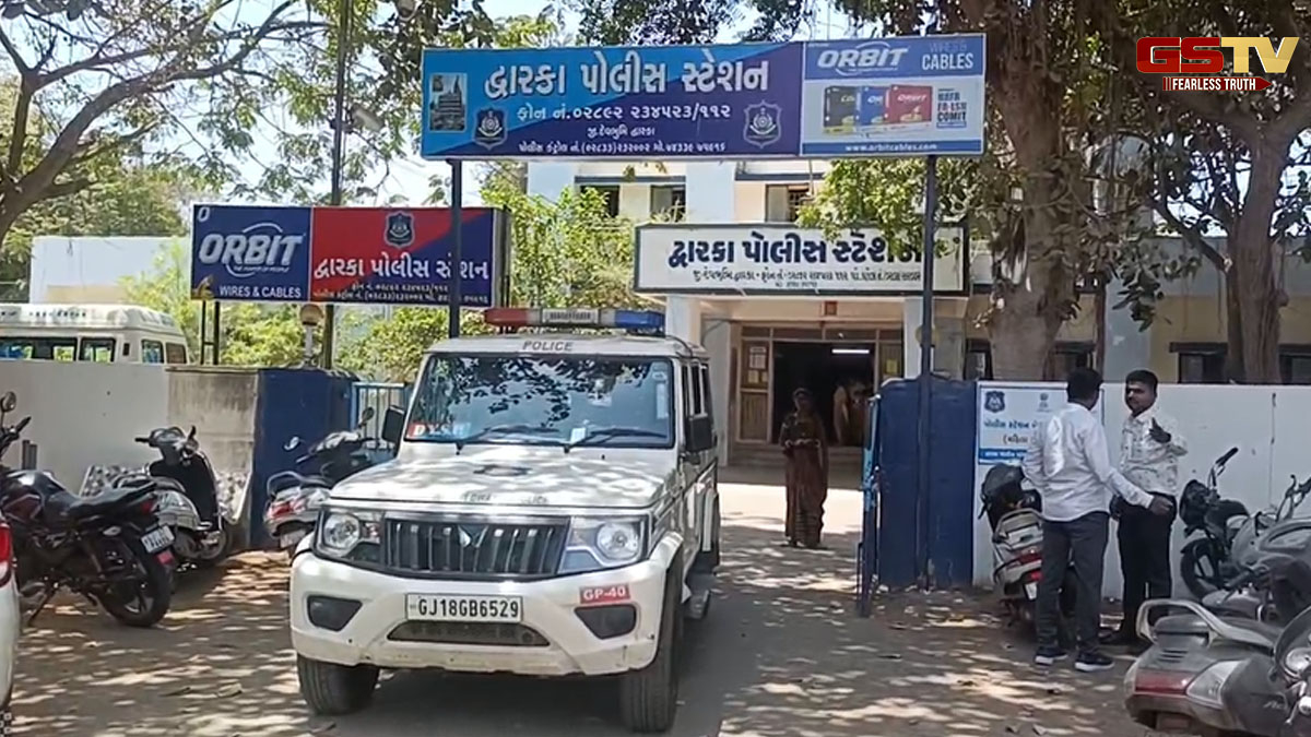 Rajkot News: હનીટ્રેપનો પ્લાન ઘડી વેપારી પાસેથી 10 કરોડની ખંડણી માંગી, નકલી પોલીસ બની બ્લેકમેલ કરી 1.20 કરોડ પડાવ્યા