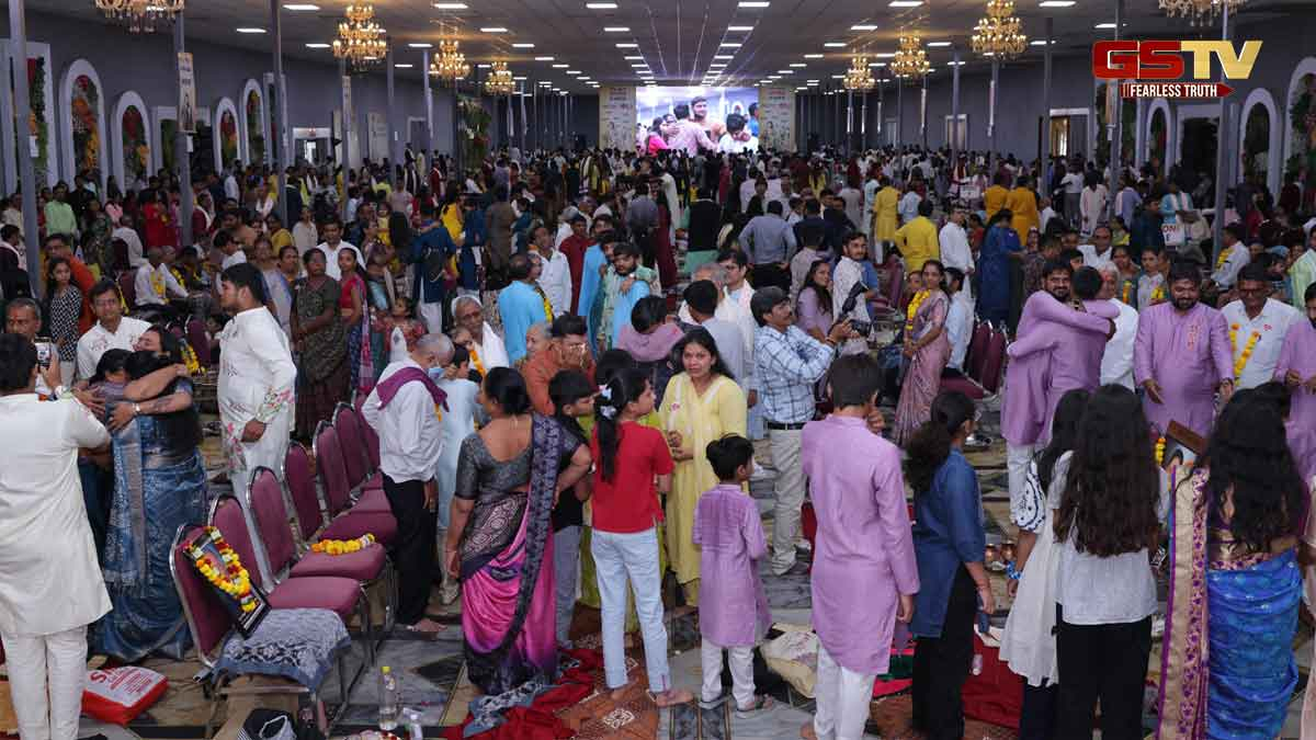 Surat News: સમાજની સાથે તૂટતા પરિવારને એક કરવા પહેલ, ઉદ્યોગપતિઓએ સજ્જળ નયને કરી માતૃ-પિતૃ વંદના