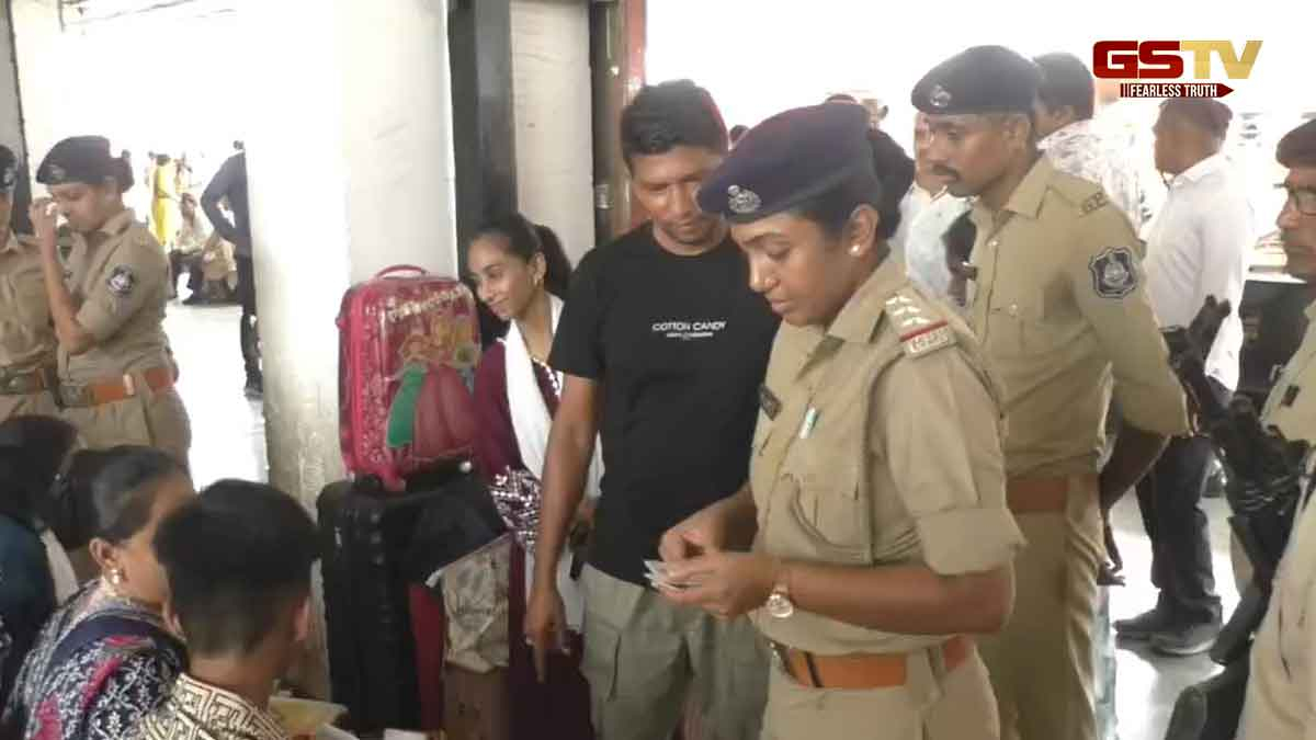 Surat News: ભારત-પાકિસ્તાન વચ્ચે તંગદિલીથી ચેકિંગ, રેલવે સ્ટેશન વિશષે તપાસ હાથ ધરાઈ