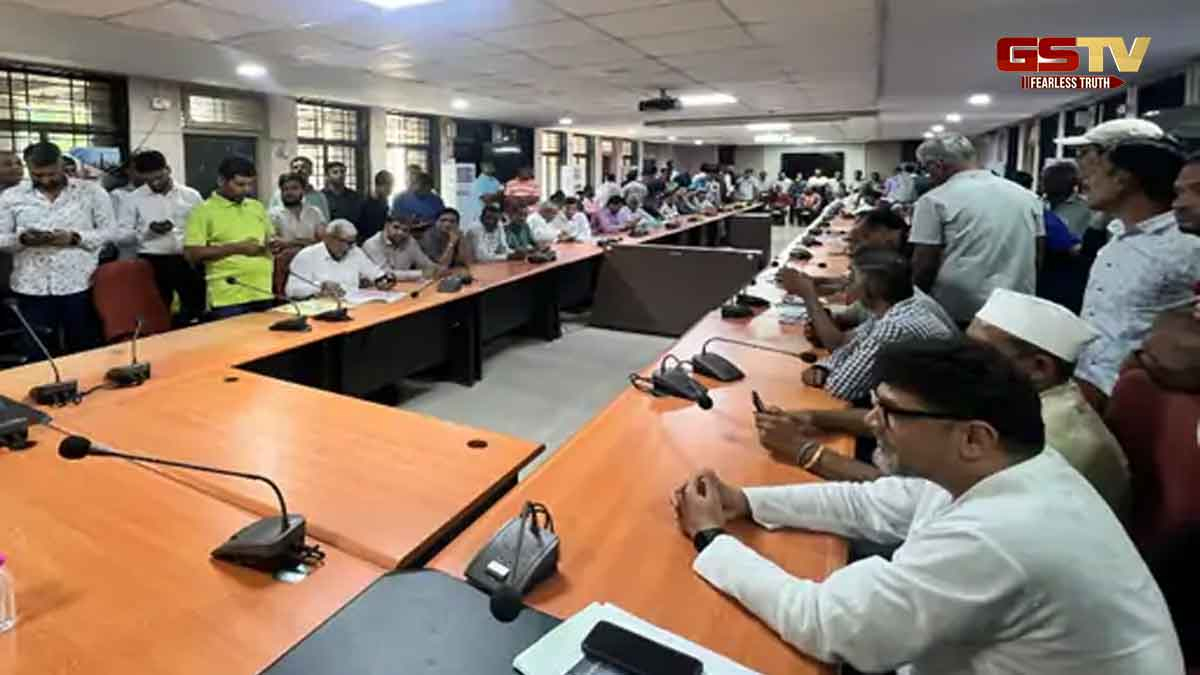 Surat News: ખેડૂતોનો પાવરગ્રીડ સામે વિરોધ યથાવત, ટાવર ઉભા થાય તે પહેલા વળતર ચૂકવવાની માગ