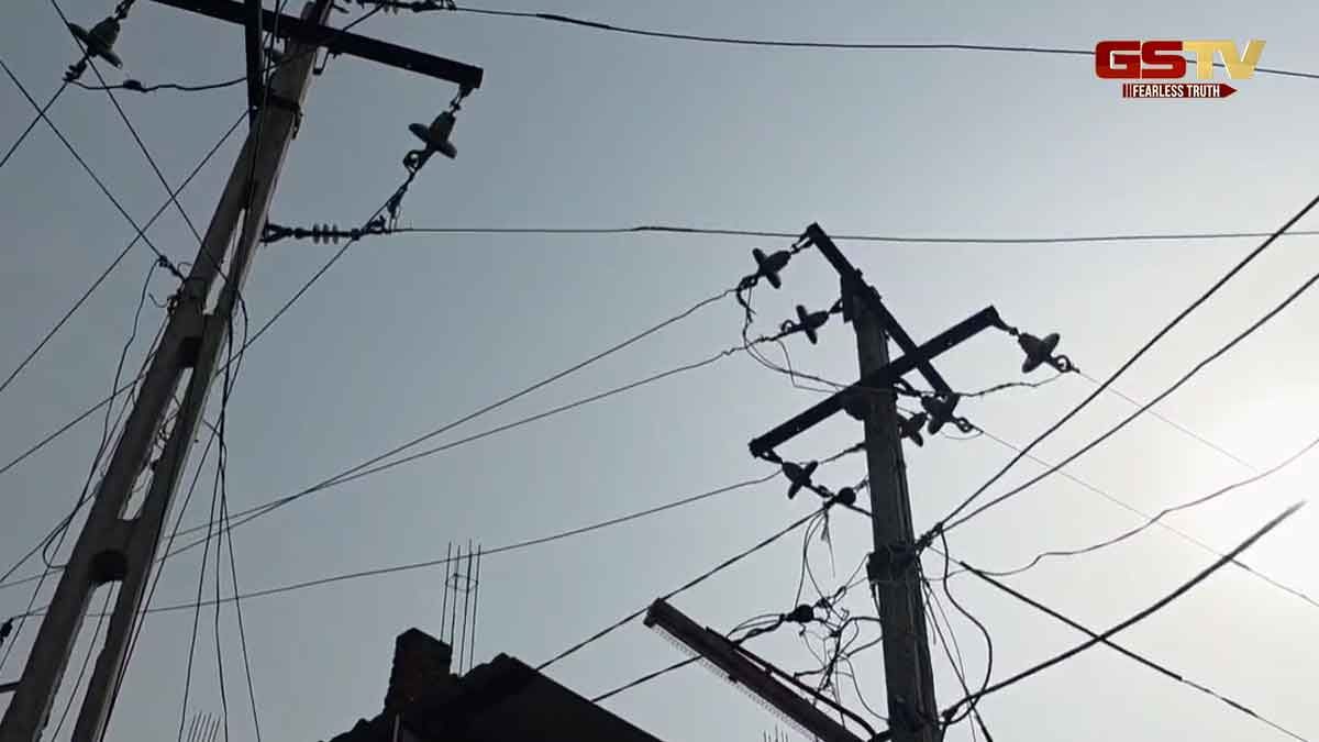 Chhotaudepur News: નસવાડીમાં MGVCLની બેદરકારી, 11 KV વીજલાઈન બની જીવતા બોંબ સમાન 