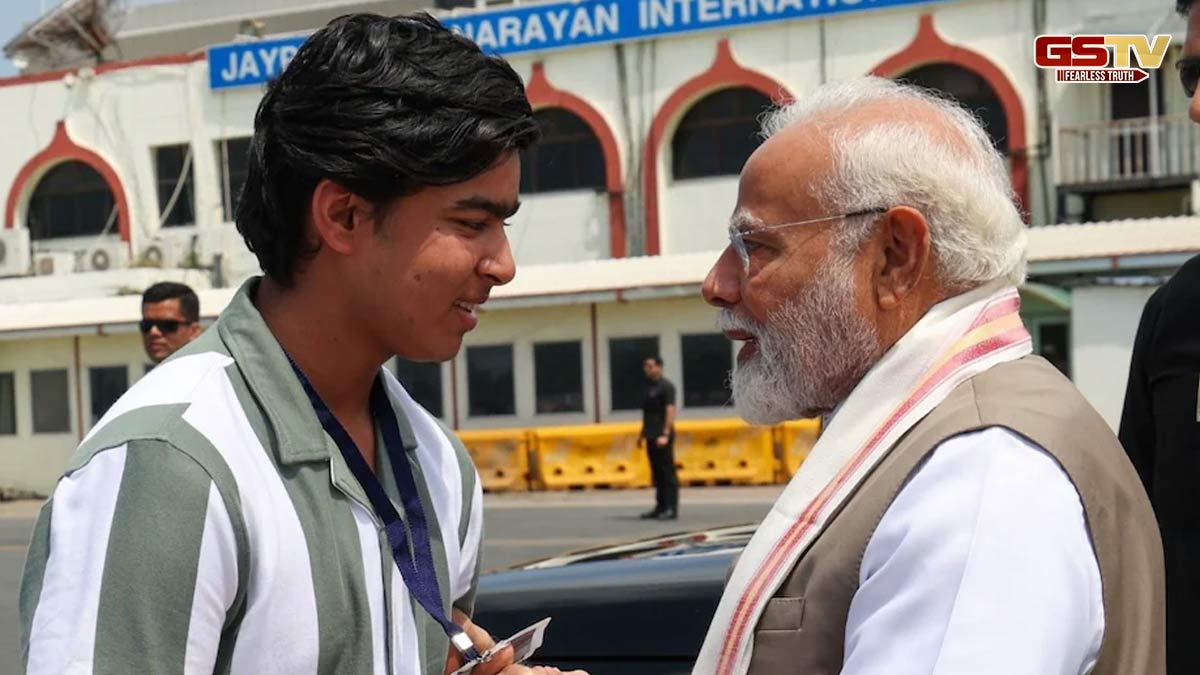 14 વર્ષના વૈભવ સૂર્યવંશીને પટણા એરપોર્ટ પર મળ્યા PM મોદી