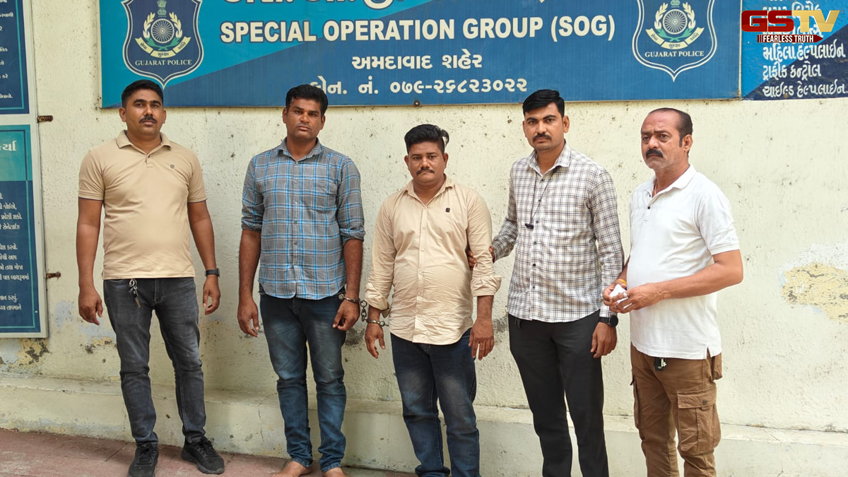 Ahmedabadમાં SOGએ પેટ્રોલિંગ દરમિયાન 2 નકલી પોલીસકર્મીને ઝડપી પાડ્યા