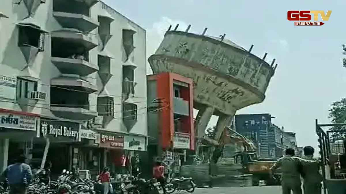 Surat News: બારડોલીમાં જર્જરિત પાણીની ટાંકી તોડી પડાઈ, JCBની મદદથી કરાઈ જમીનદોસ્ત