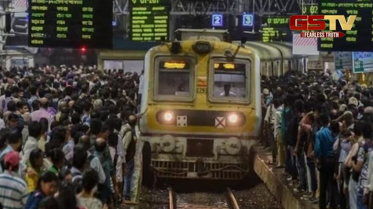 Mumbai news:  મુંબઈની જીવાદોરી ગણાતી લોકલ ટ્રેનમાંથી 12 મુસાફરો રેલ્વે ટ્રેક પર પટકાયા, 5 લોકોના દર્દનાક મોત