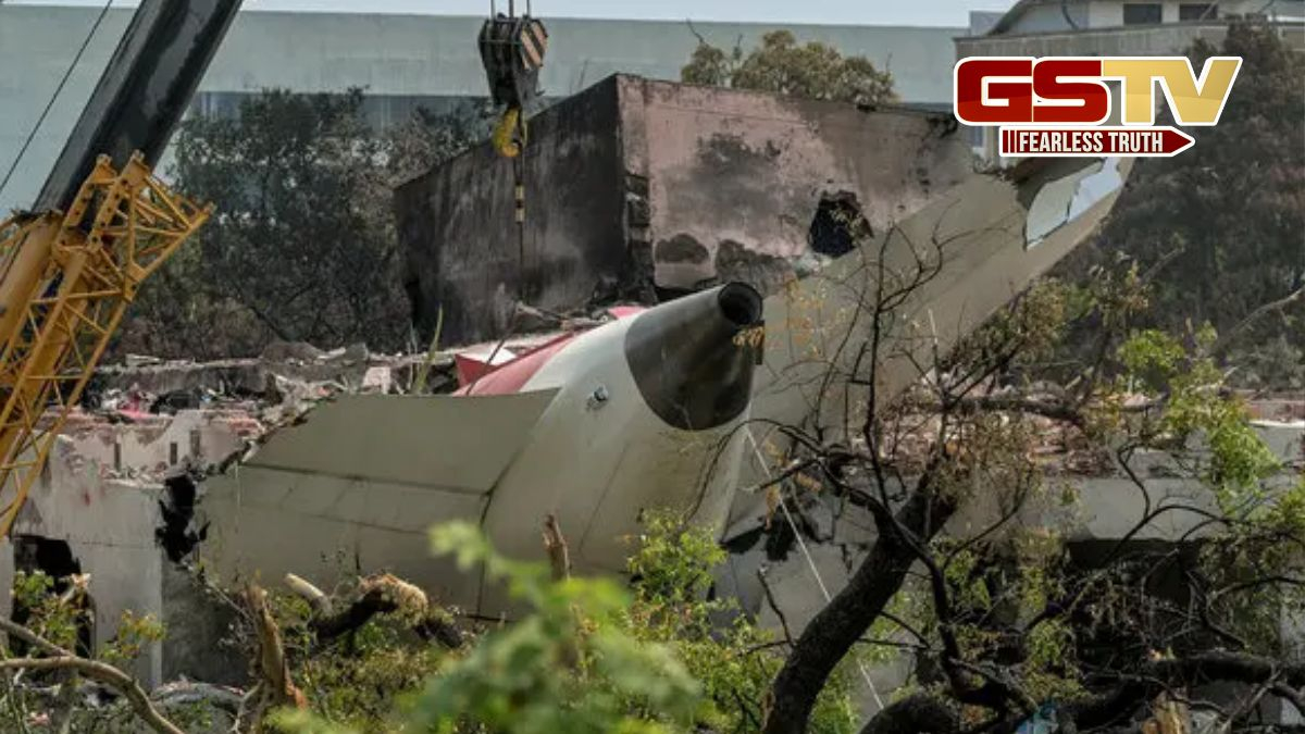 Ahmedabad Plane crash: વિમાન દુર્ઘટના બાદ ફિલ્મ નિર્માતા થયા ગુમ, પરિવારે DNA નમૂના આપ્યા