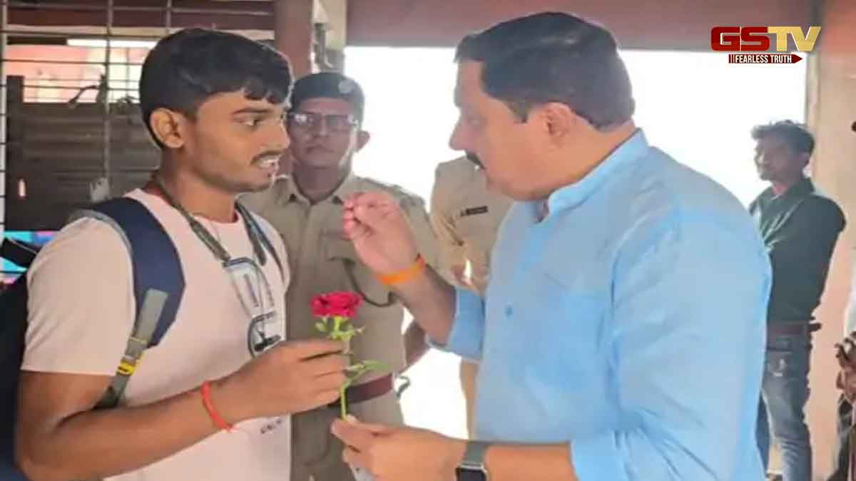 Surat News: સીટી અને BRTS બસમાં વગર ટિકિટની મુસાફરી અટકાવવા પ્રયાસ, ગુલાબ આપીને દંડ વસૂવાયો