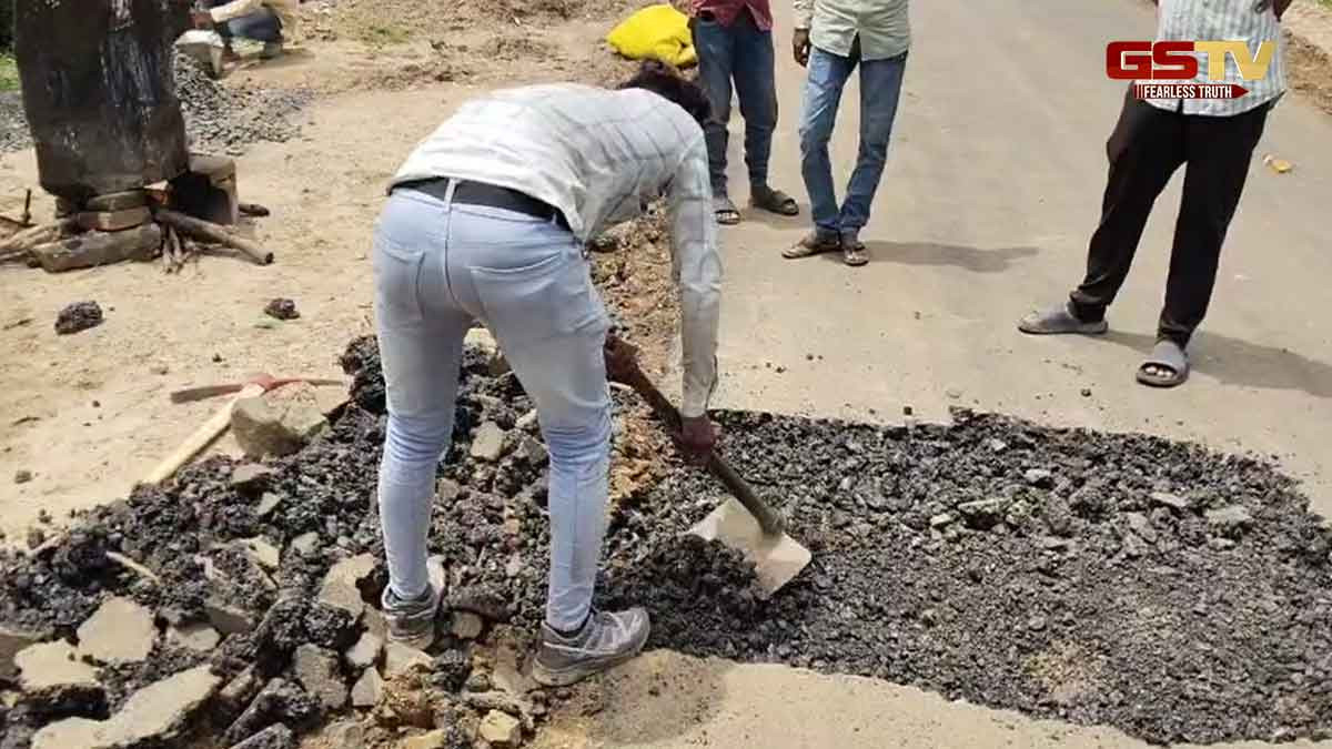 Bharuch News: જંબુસરના ખાનપુર ગામે બેસી ગયો રોડ, મહિના પહેલા જ બન્યો હતો રસ્તો