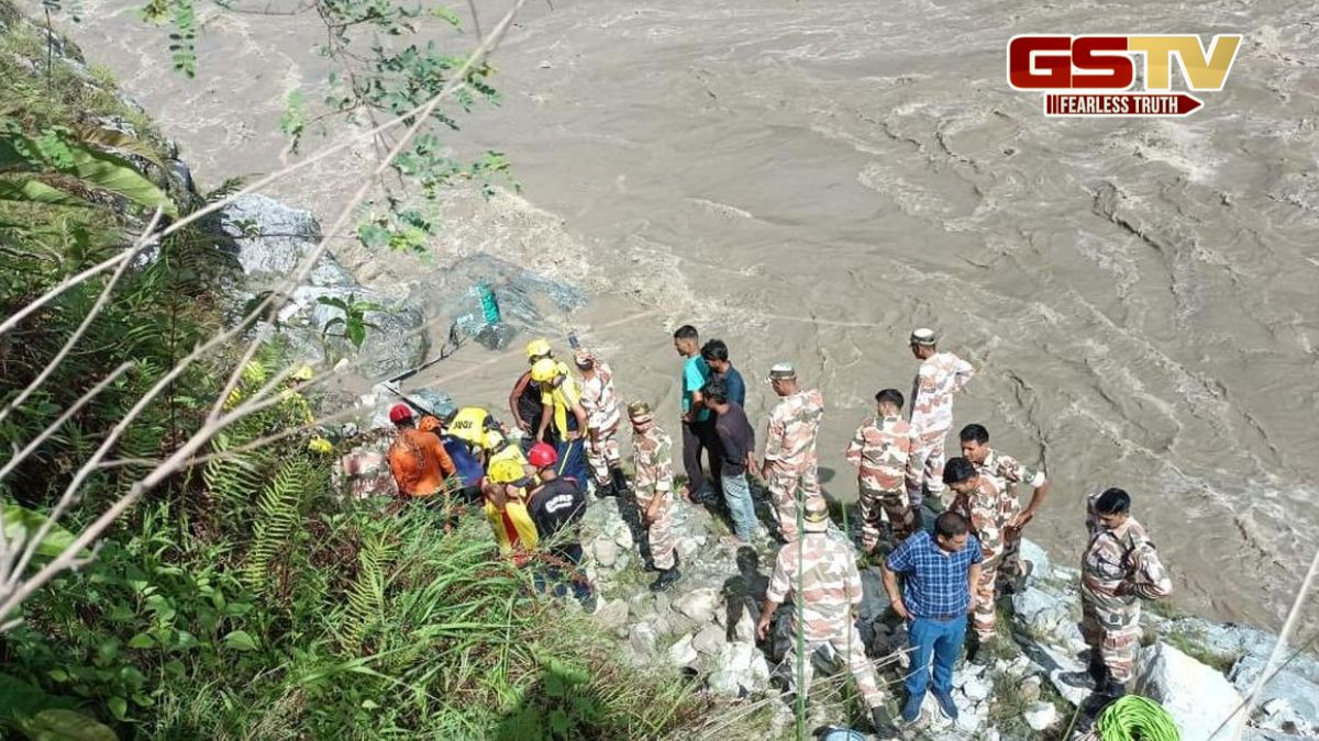 Uttarakhand Accident: બદ્રીનાથ જઈ રહેલી બસ અલકનંદા નદીમાં ખાબકી, એક ગુજરાતી સહિત 3નાં મોત, 10 મુસાફરો અકસ્માત પછી ગાયબ