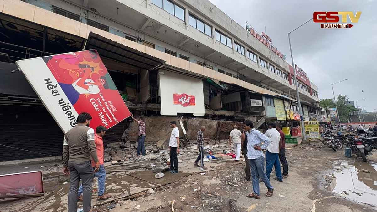 Surat News: મિશન હોસ્પિટલ બિલ્ડિંગનો ગેલેરીનો સ્લેબ તૂટી પડ્યો, દુકાનો બંધ હોવાથી દુર્ઘટના ટળી