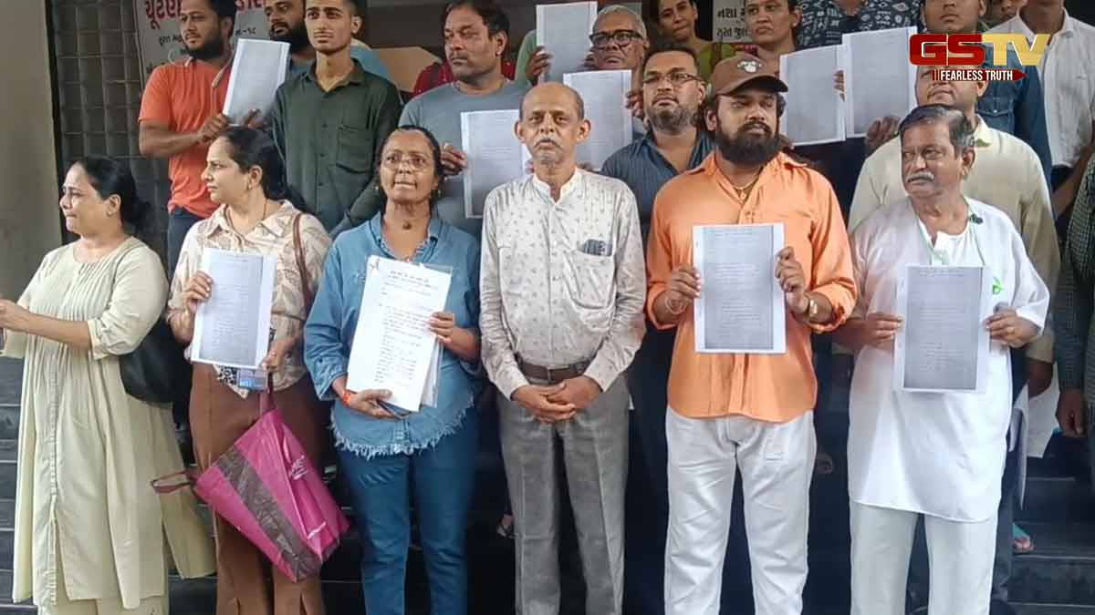 Surat News: પાડોશીના સર્ટિફિકેટ બાદ શ્વાન પાળવાના નિયમનો વિરોધ, કલેક્ટરને અપાયું આવેદનપત્ર
