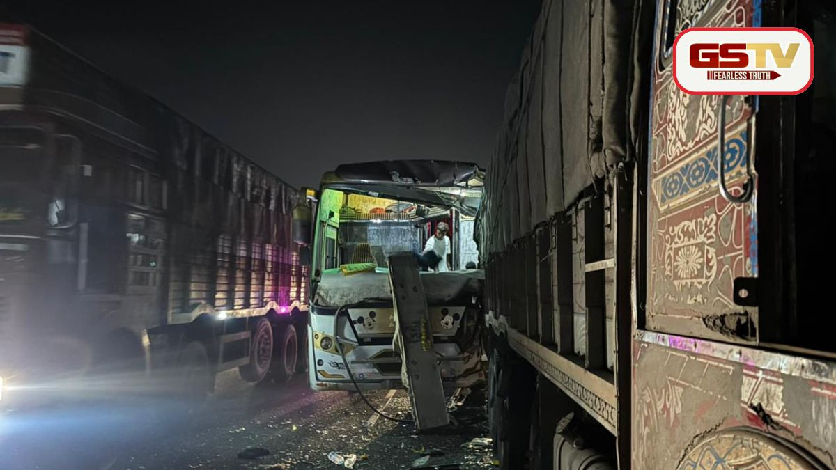 Rajkot: રાજકોટ નજીક અમદાવાદ-સોમનાથ બસ અકસ્માત: ટ્રાફિકજામથી હાઈવે પર અફરાતફરી