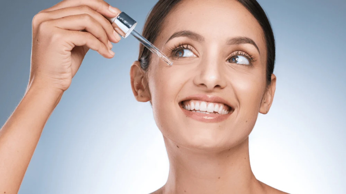 Beauty Tips / પફી આંખો અને ડાર્ક સર્કલ્સને કહો બાય, ગ્રીન ટી અને બદામના તેલથી બનાવો આ આઈ સીરમ