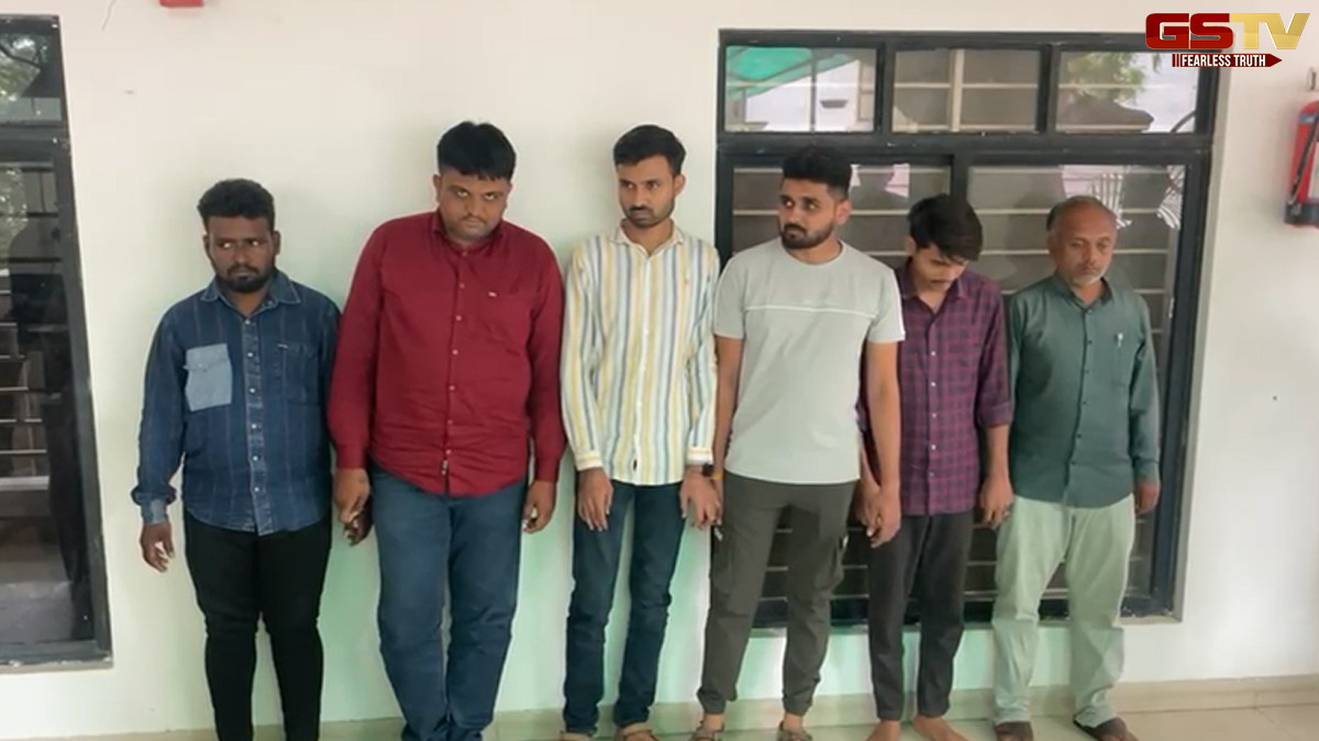 Rajkotમાં નકલી ડોક્યુમેન્ટના આધારે અસલી આધાર કાર્ડમાં સુધારા કરનાર ગેંગ ઝડપાઈ