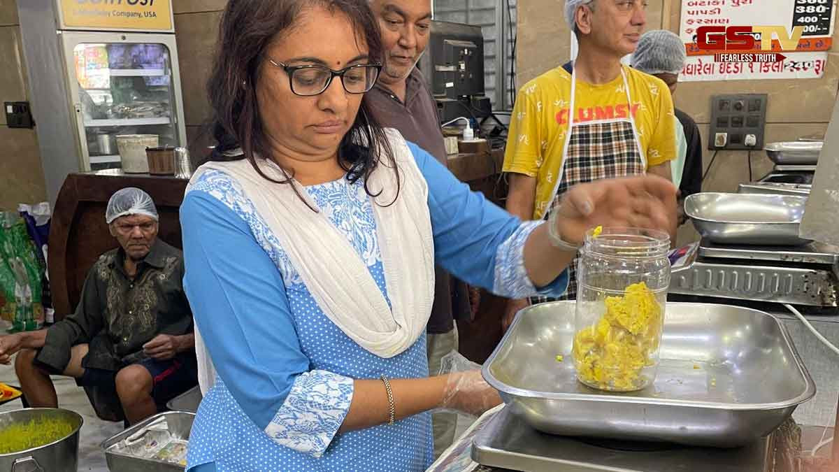 Surat News: ફરસાણ વિક્રેતાઓને ત્યાં દરોડા, આરોગ્ય વિભાગ દ્વારા લેવાયા સેમ્પલ
