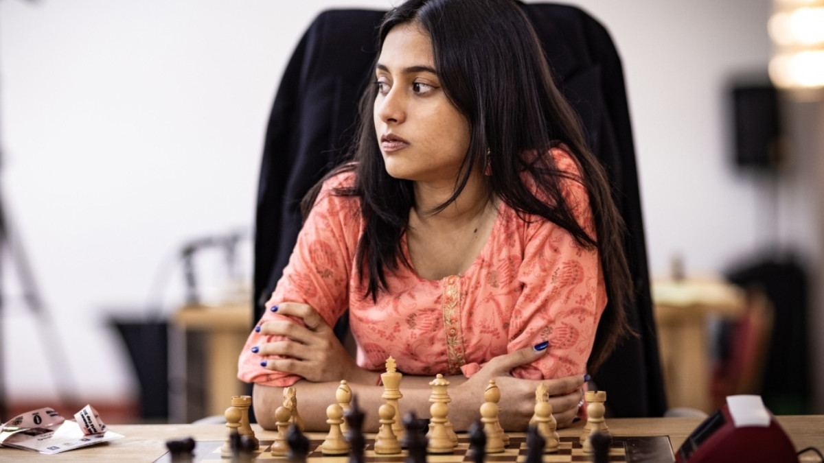 FIDE Women's World Cup / 19 વર્ષની દિવ્યા દેશમુખ બની વર્લ્ડ ચેમ્પિયન, કોનેરુ હમ્પીને હરાવી