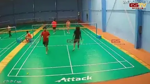VIDEO : બેડમિન્ટન રમતી વખતે યુવકનું અચાનક મોત, આ દૃશ્યો જોઈ તમારા શ્વાસ પણ થંભી જશે