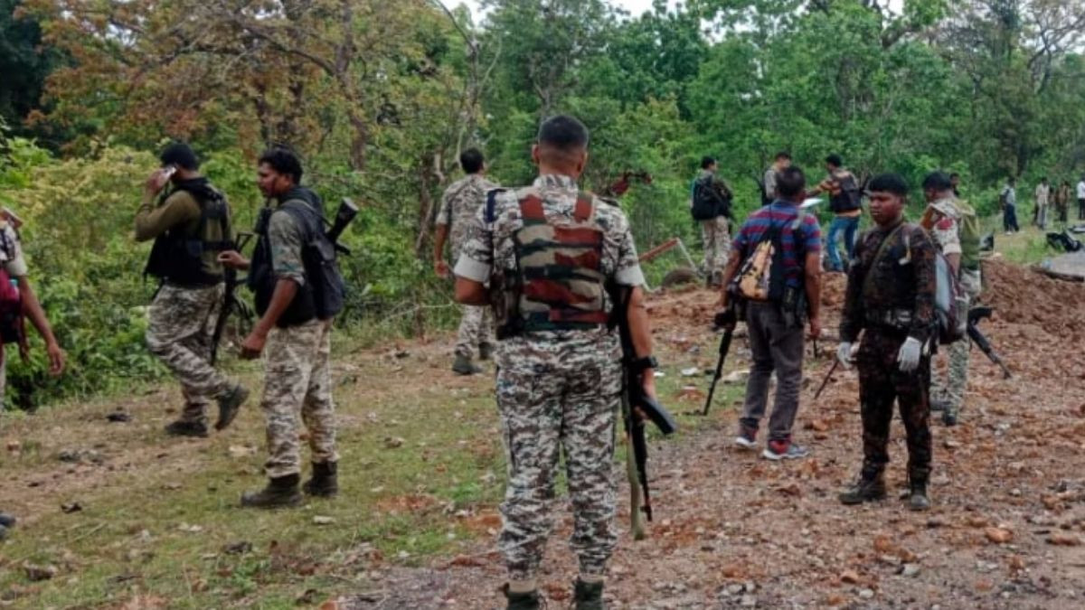 છત્તીસગઢમાં સુરક્ષાદળોની ટીમ પર નક્સલીઓનો આડેધડ ગોળીબાર, IED બ્લાસ્ટ થતાં એક યુવક ઈજાગ્રસ્ત