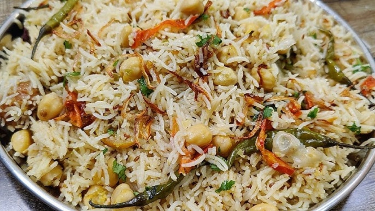 Recipe : આ રીતે ઘરે બનાવો કાબુલી ચણા પુલાવ, વધેલા ચણાનો થઇ જશે બેસ્ટ ઉપયોગ
