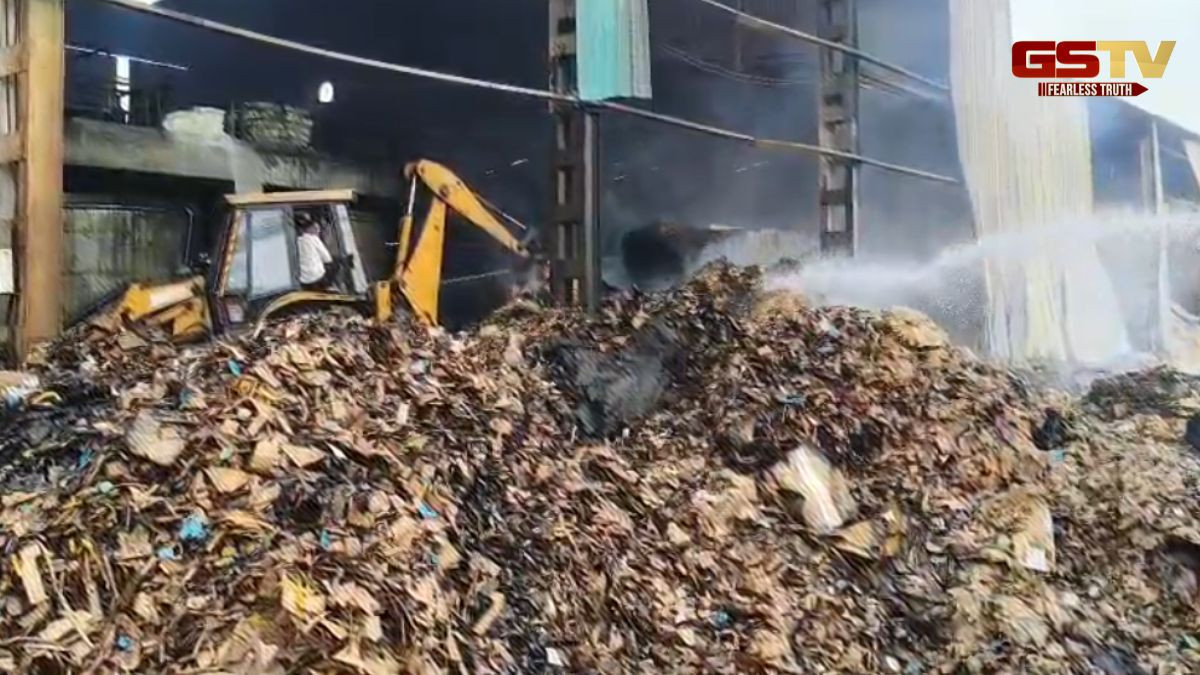 Vadodara news: પૂઠા ફેક્ટરીમાં લાગેલી આગ 7 કલાક બાદ કાબુમાં, લાખોનો માલ બળીને ખાખ