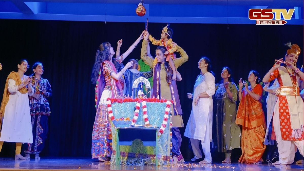 Ahmedabad News: શિક્ષકોએ બાળકો સામે શ્રીકૃષ્ણ લીલાનું નાટક રજૂ કર્યું, અનોખી જન્માષ્ટમીની ઉજવણી