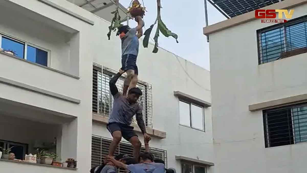 Surat News: જન્માષ્ટમીએ દહીં હાંડીના કાર્યક્રમ, મહારાષ્ટ્રના ગ્રુપોએ સોસાયટીઓમાં જઈ ફોડી મટકી