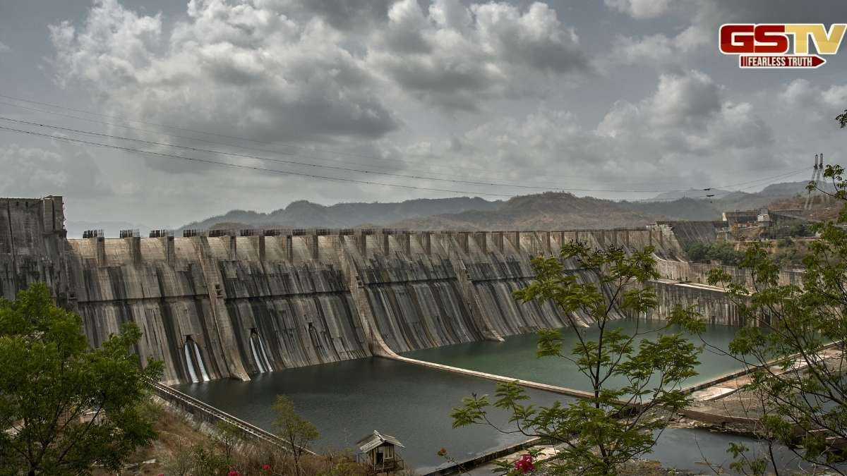 Gandhinagar news: ગુજરાતમાં સાર્વત્રિક વરસાદથી 125 ડેમ હાઈએલર્ટ, 93 ડેમ ભરાયા, જાણો અન્ય રાજ્યના ડેમ વિશે