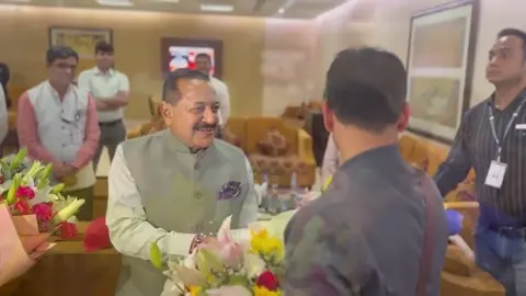 VIDEO: ઢોલ અને ભારત માતા કી જયના નારા... શુભાંશુ શુક્લા દેશ પરત ફરતા જ દિલ્હીમાં કરાયું ભવ્ય સ્વાગત