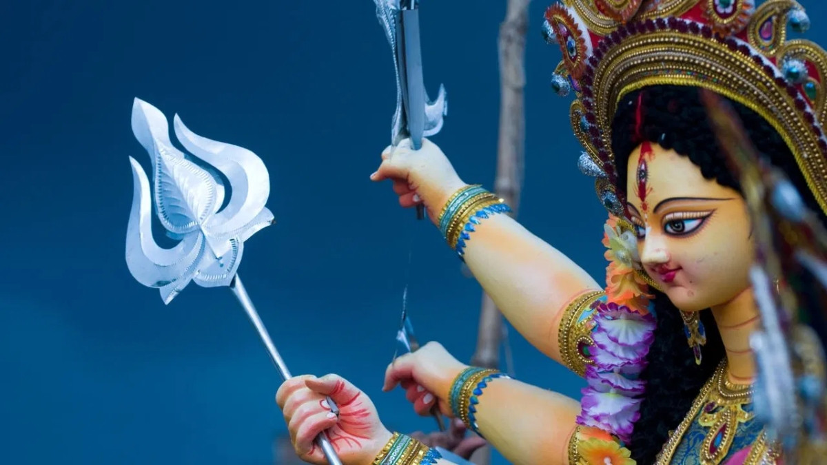 Religion: શારદીય નવરાત્રીના કળશ સ્થાપના પહેલા ઘરમાંથી આ વસ્તુઓ કરો દૂર, નહીં તો જીવન મુશ્કેલીઓથી ભરાઈ જશે