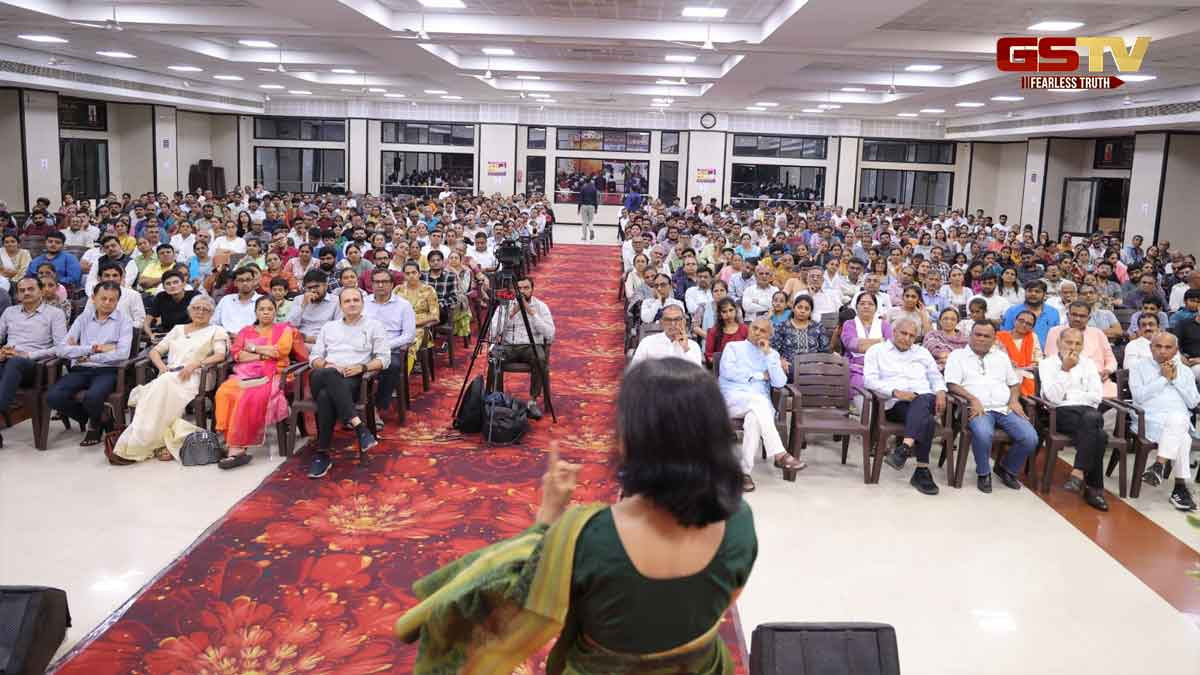 Surat News: રામાયણ અને મહાભારત: જીવન જીવવાની જડીબુટ્ટી કાર્યક્રમ યોજાયો, માર્મિક વાતોની સાથે કરાઈ ટકોર