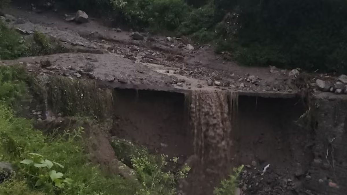 Uttarakhand: ચમોલીમાં મધ્યરાત્રે વાદળ ફાટ્યું: થરાલી ગામમાં વિનાશ, અનેક ઘરો કાટમાળ હેઠળ દટાયા