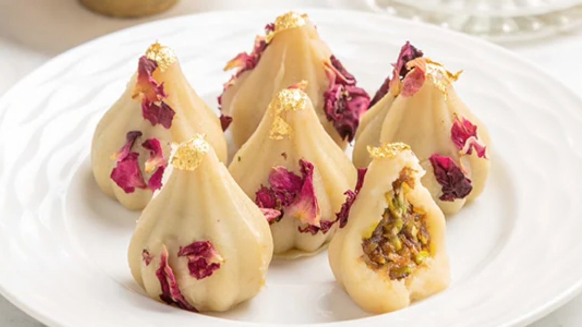 Ganesh Chaturthi Recipe / ગણપતિ બાપ્પા માટે મિનિટોમાં તૈયાર કરો કાજુ મોદક, નોંધી લો બનાવવાની રીત
