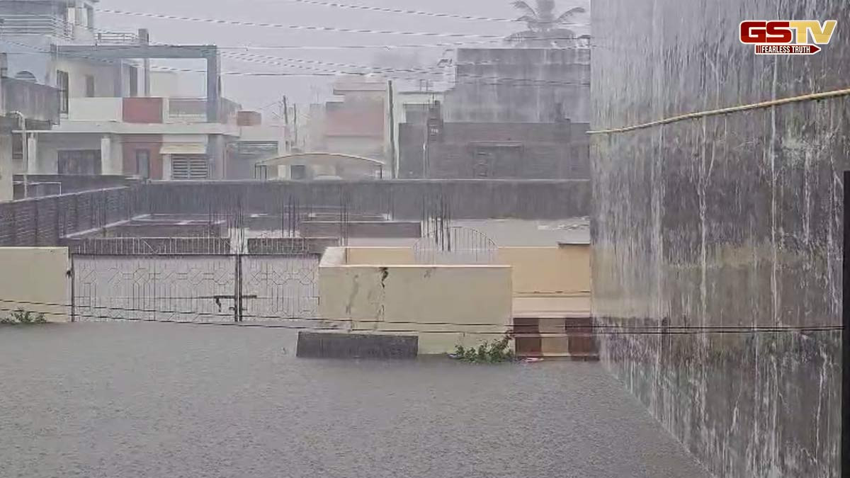 Rain in Gujarat : પહેલા નોરતે ગુજરાતમાં વરસાદે બઘડાટી બોલાવી, 12 કલાકમાં 42 તાલુકામાં વરસાદ વરસ્યો, મહુવામાં 2 કલાકમં 3 ઈંચ ખાબક્યો
