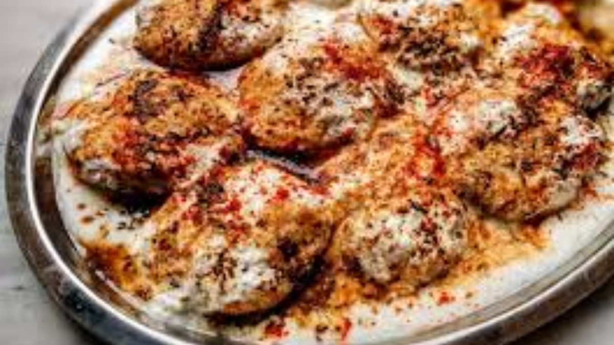 Dahi Vada Recipe: આ રીતે ઘરે જ બનાવો સોફ્ટ દહીં વડા, જાણી લો સરળ રેસિપી