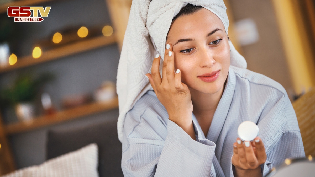 Skin Care / ગરબા નાઈટ દરમિયાન ચેહરા પર જોઈએ છે કુદરતી ચમક? તો અત્યારથી ફોલો કરો આ સ્કિન કેર રૂટિન
